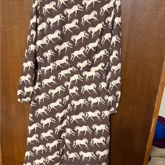 Elegant Long Sleeve Horse Print Dress - Picture 8 of 8